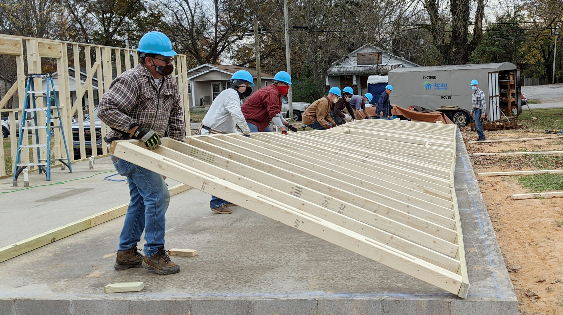 PARIS TN: Giving Habitat a lift